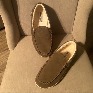 Men’s Minnetonka Autumn Brown Suede Tilden Moccasin Slippers Size 13 New WO Tags